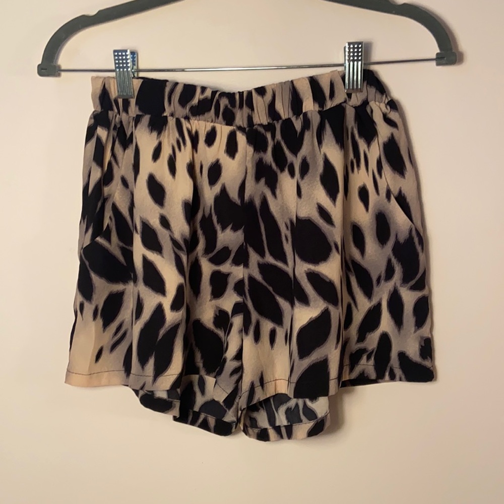 PRINTED FLOWY SHORTS - MEDIUM - WORN TWICE